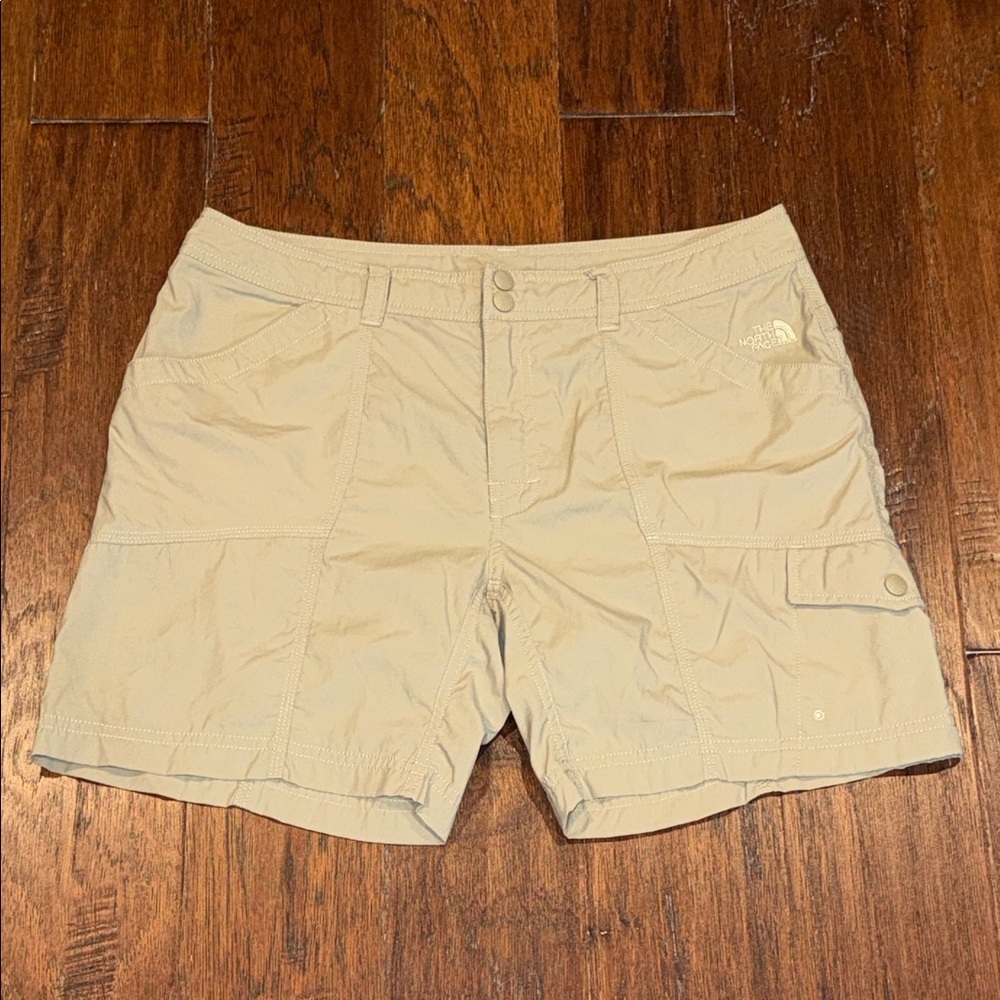 Size 12 Women’s The North Face Beige Cargo Shorts - Picture 2 of 10